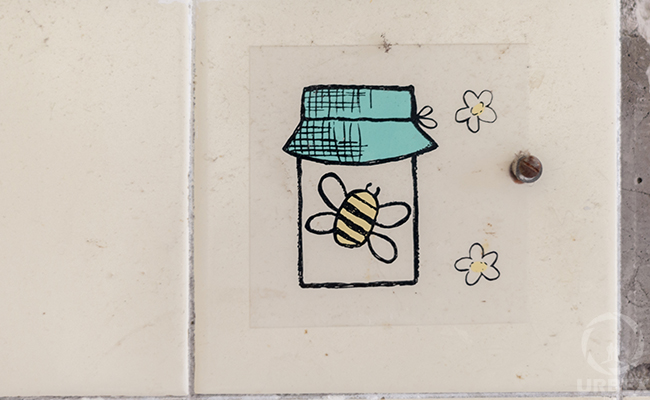 bee in the jar graffiti