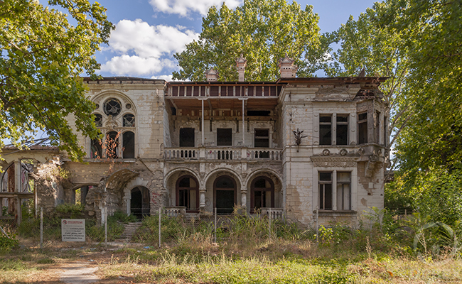 Exploring abandoned places in Serbia – Visit In the Marvellous Spitzer’s Mansion