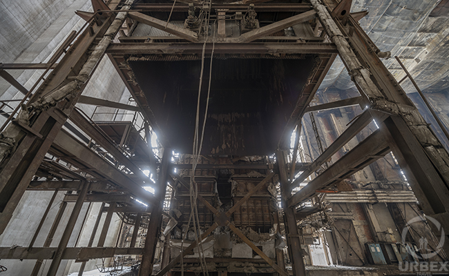 Captivating Decay: Navigating Inota's Power Plant