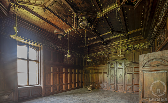 Renovate Renaissance Elegance: Urbex Venture