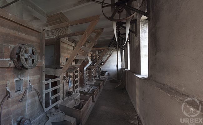 Urbex In An Abandoned Mill