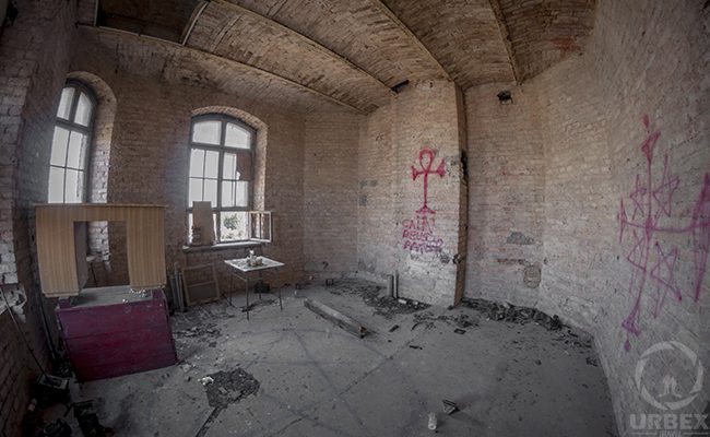 satanic symbils in abandoned building